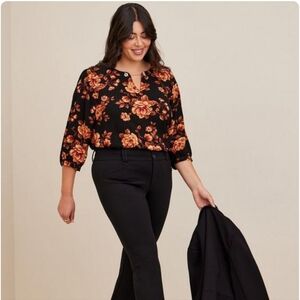 Torrid Orange and Black Floral Blouse with Gold Chain Detail Size 2